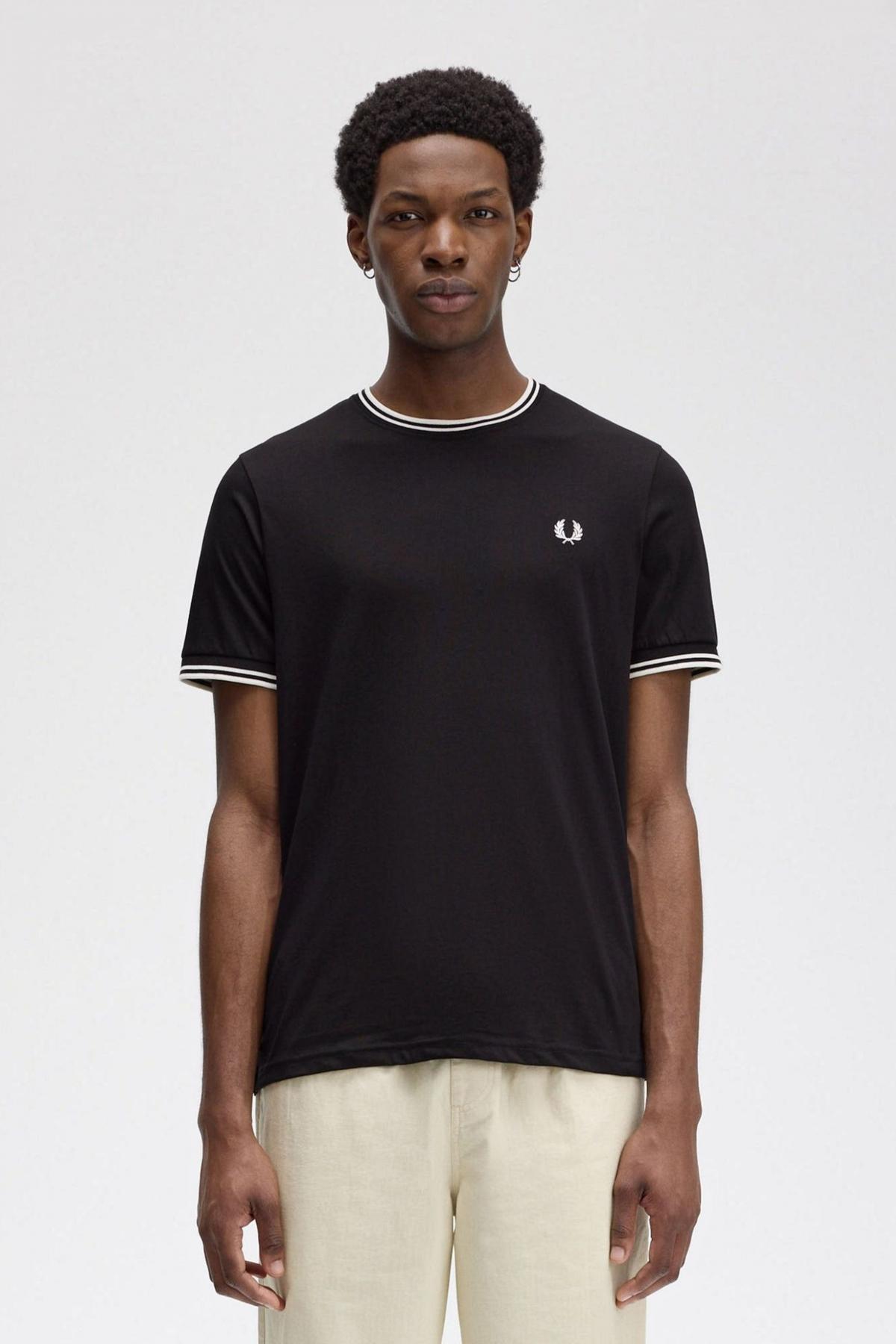 FRED PERRY  TWIN TIPPED T-SHIRT en color NEGRO  (1)