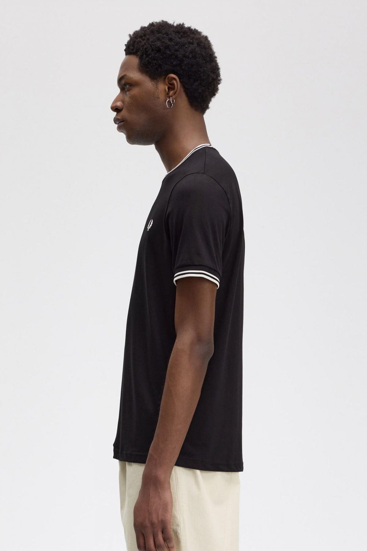 FRED PERRY  TWIN TIPPED T-SHIRT en color NEGRO  (3)