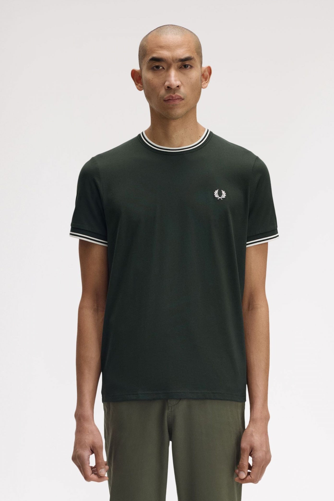 FRED PERRY  TWIN TIPPED T-SHIRT en color VERDE  (1)