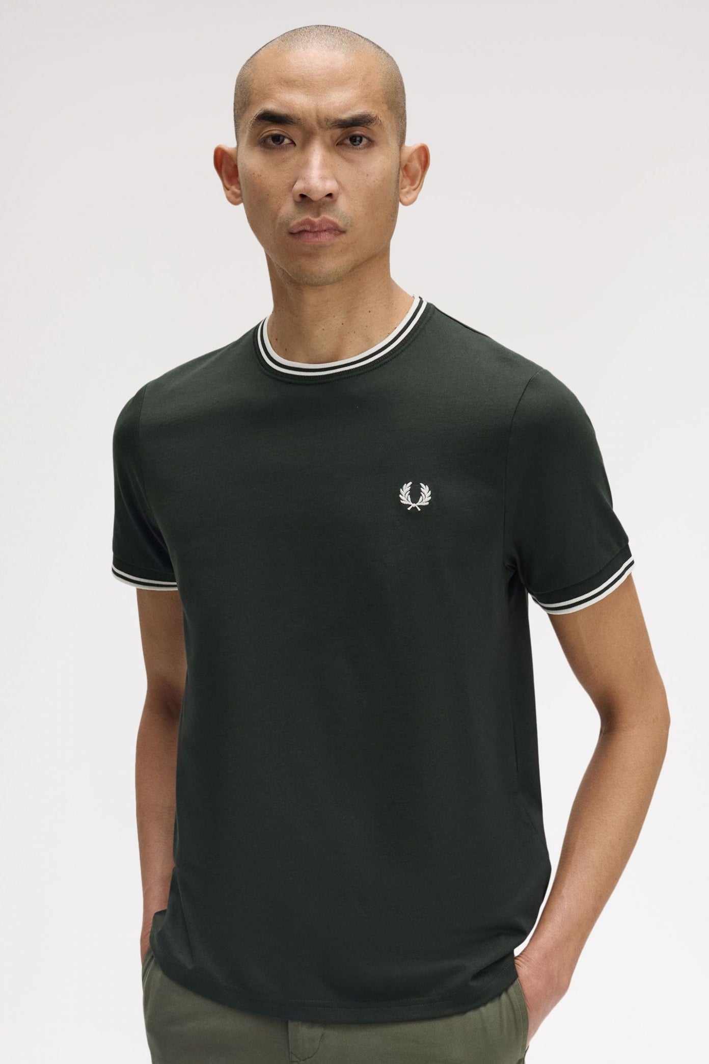 FRED PERRY  TWIN TIPPED T-SHIRT en color VERDE  (4)