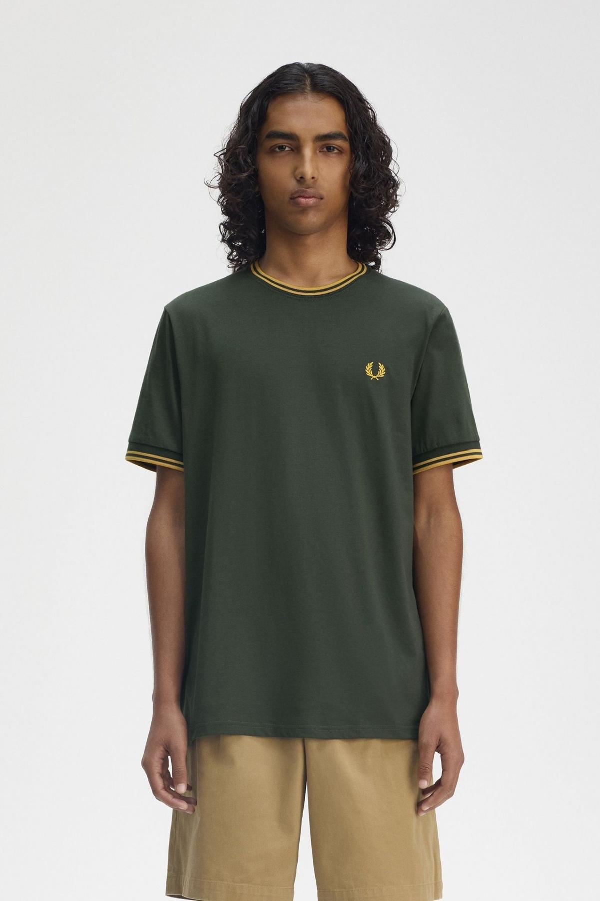 FRED PERRY  TWIN TIPPED T-SHIRT en color VERDE  (1)