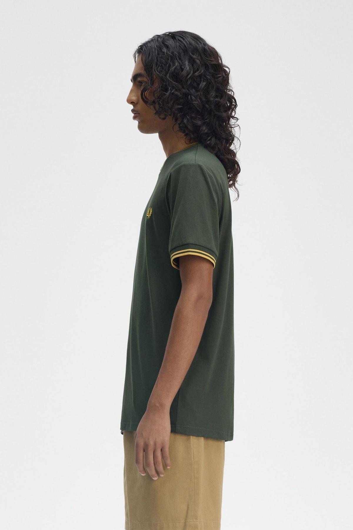 FRED PERRY  TWIN TIPPED T-SHIRT en color VERDE  (3)