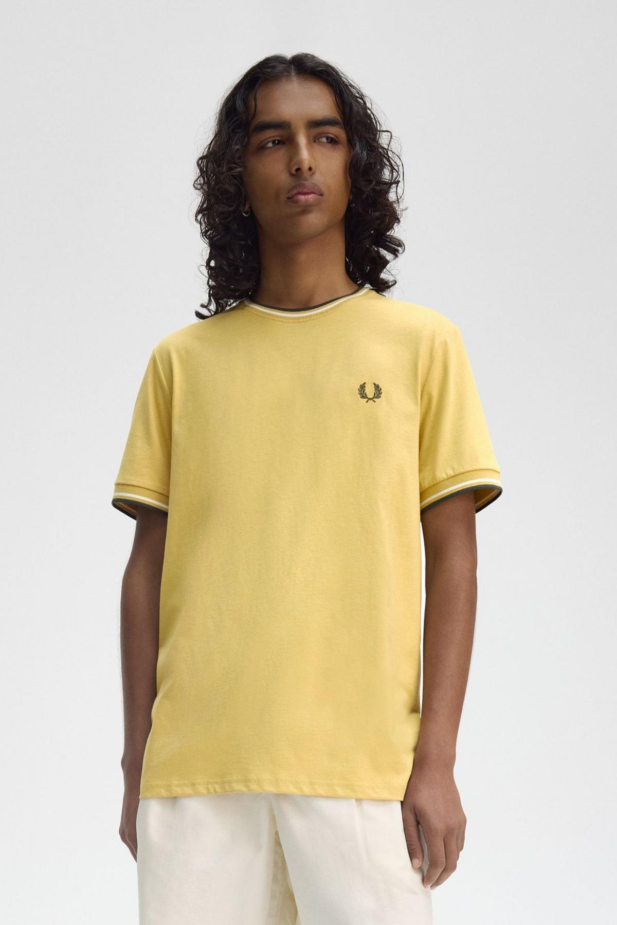 FRED PERRY  TWIN TIPPED T-SHIRT en color AMARILLO  (4)