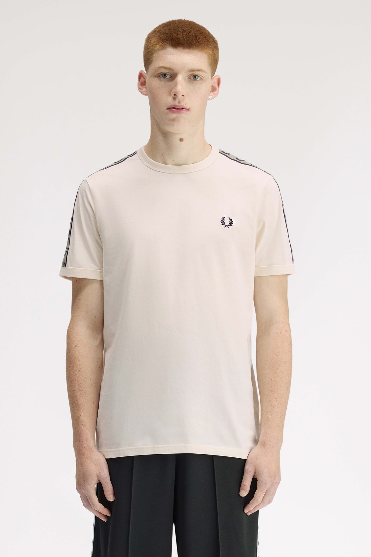 FRED PERRY CONTRAST TAPE RINGER T-SHIR en color BLANCO  (1)