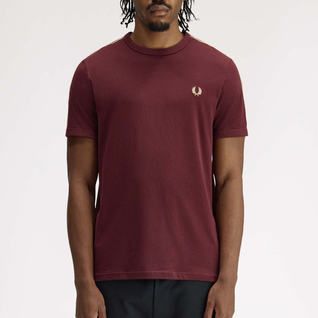 FRED PERRY CONTRAST TAPE RINGER T-SHIR en color BURDEOS  (6)