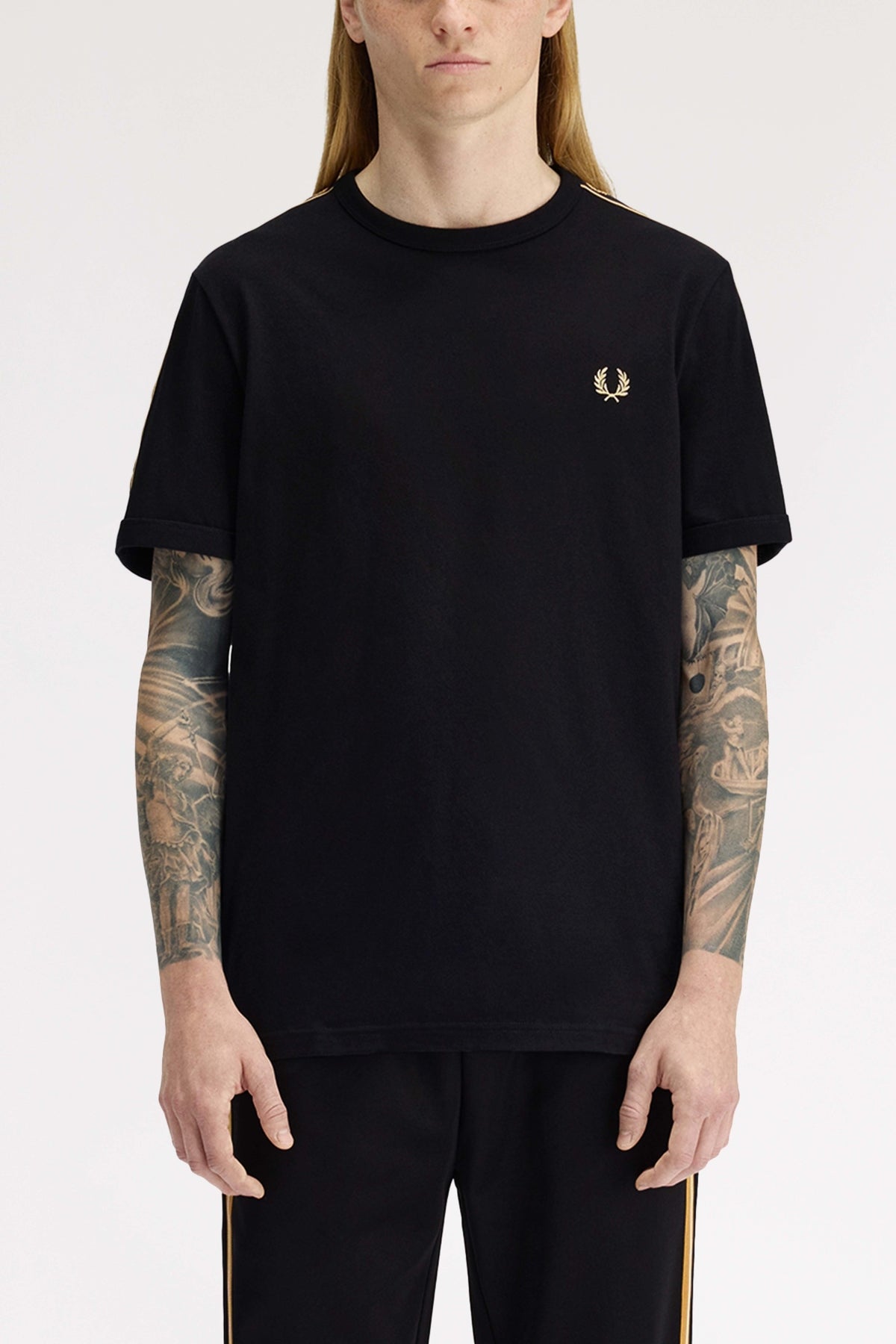 FRED PERRY CONTRAST TAPE RINGER T-SHIR en color NEGRO  (1)