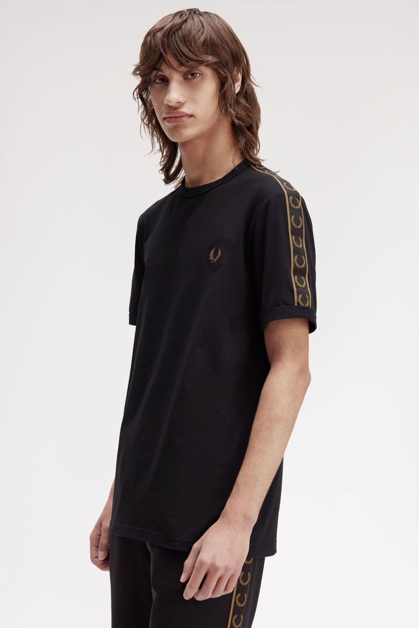FRED PERRY CONTRAST TAPE RINGER T-SHIR en color NEGRO  (4)