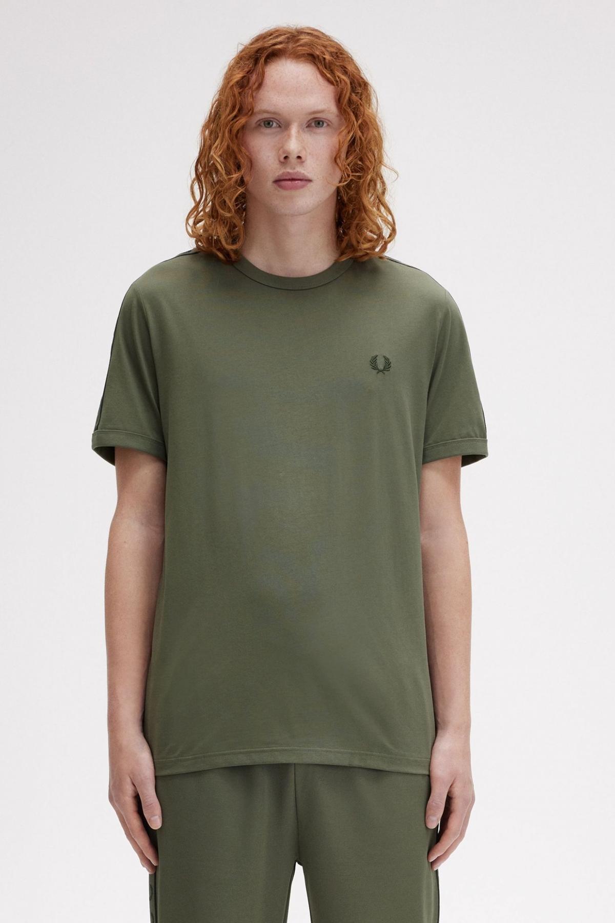 FRED PERRY CONTRAST TAPE RINGER T-SHIR en color VERDE  (1)