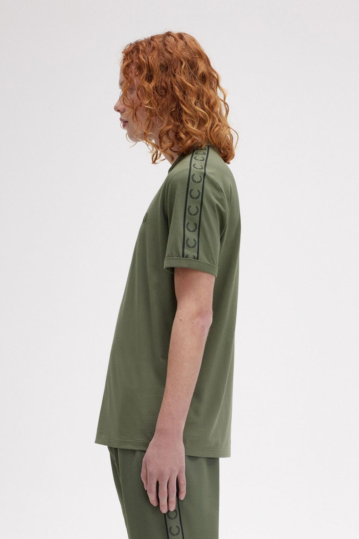 FRED PERRY CONTRAST TAPE RINGER T-SHIR en color VERDE  (3)