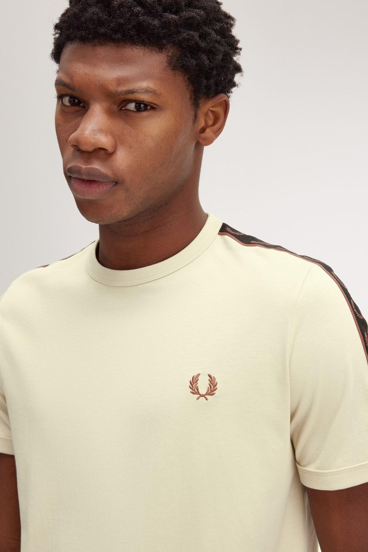 FRED PERRY CONTRAST TAPE RINGER T-SHIR en color BEIS  (4)
