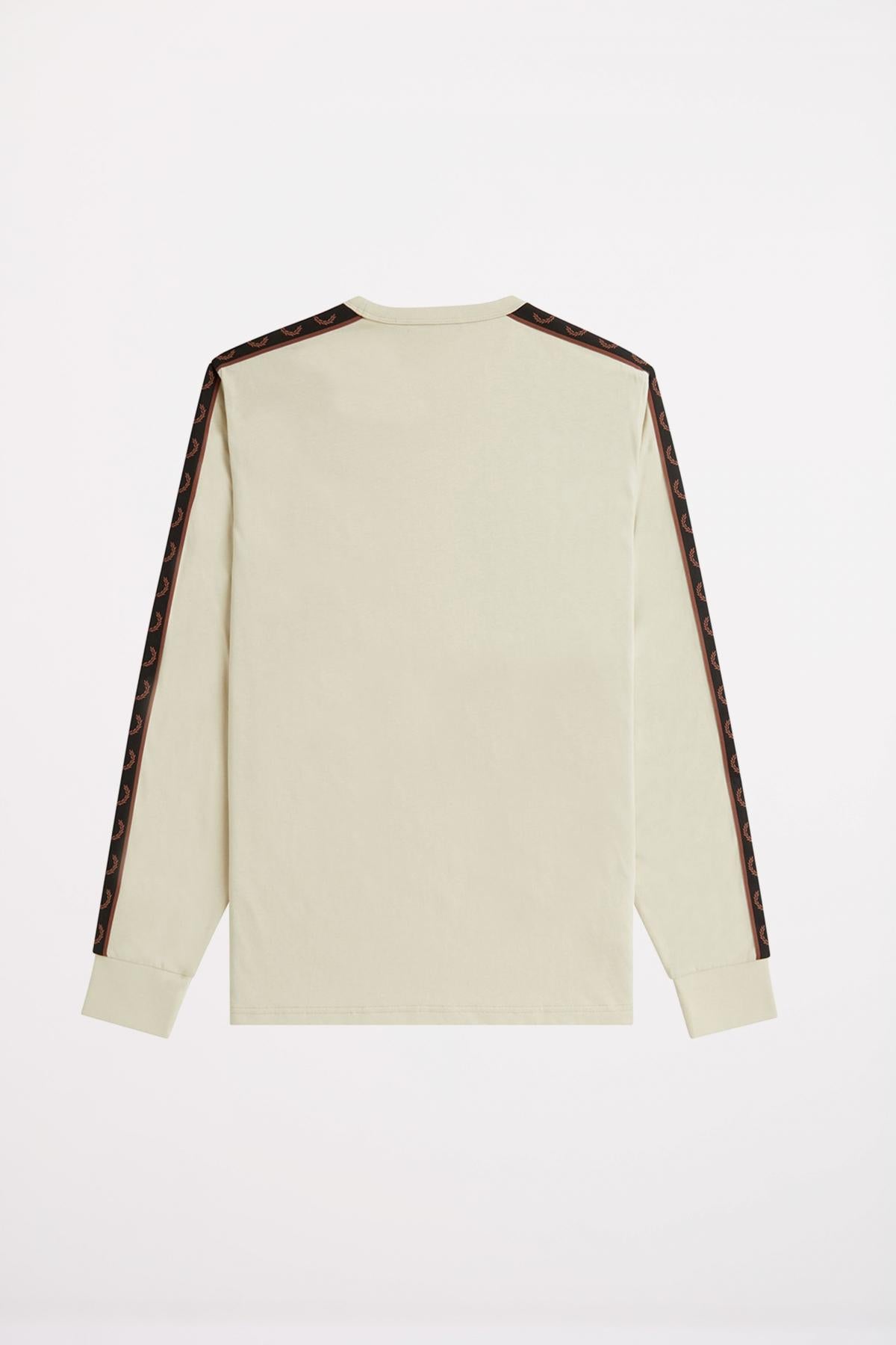 FRED PERRY TAPED LONG SLEEVE TEE en color BEIS  (3)
