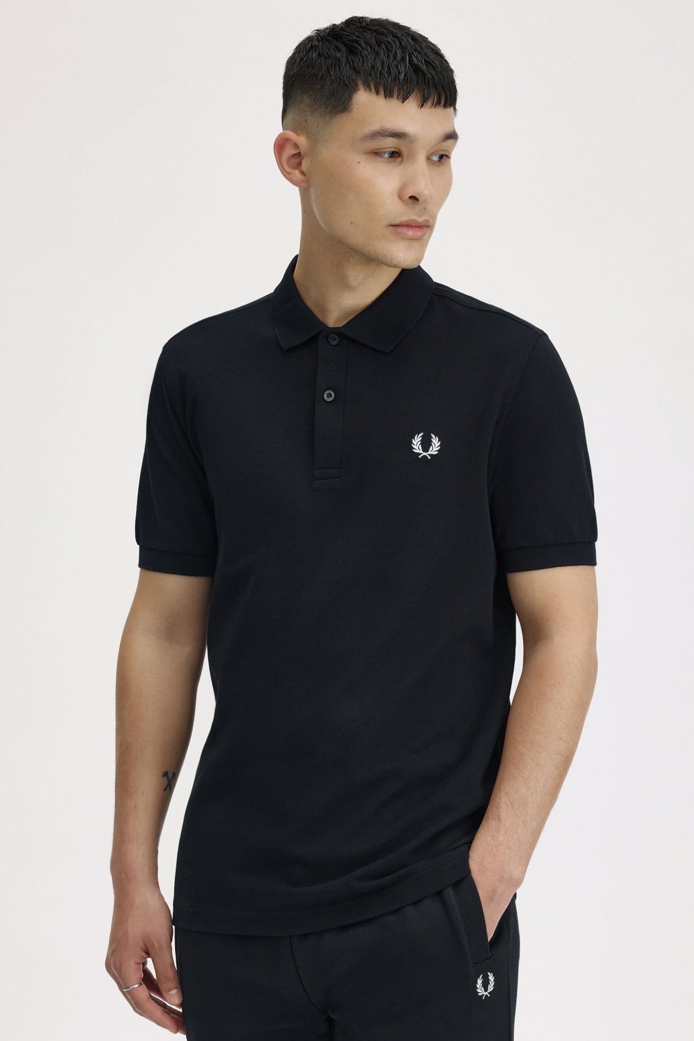 FRED PERRY  PLAIN FRED PERRY SHIRT en color NEGRO  (4)