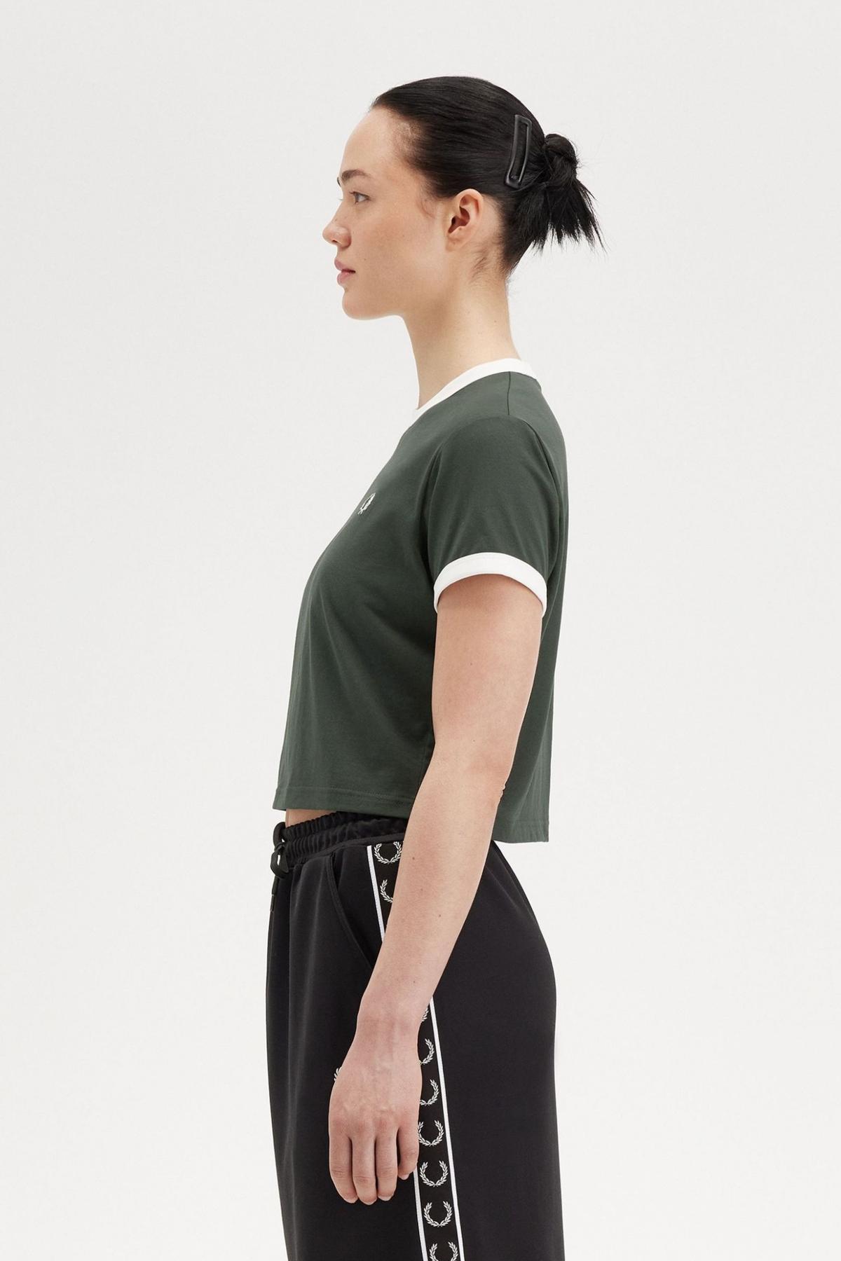 FRED PERRY CROPPED RINGER T-SHIRT en color VERDE  (3)