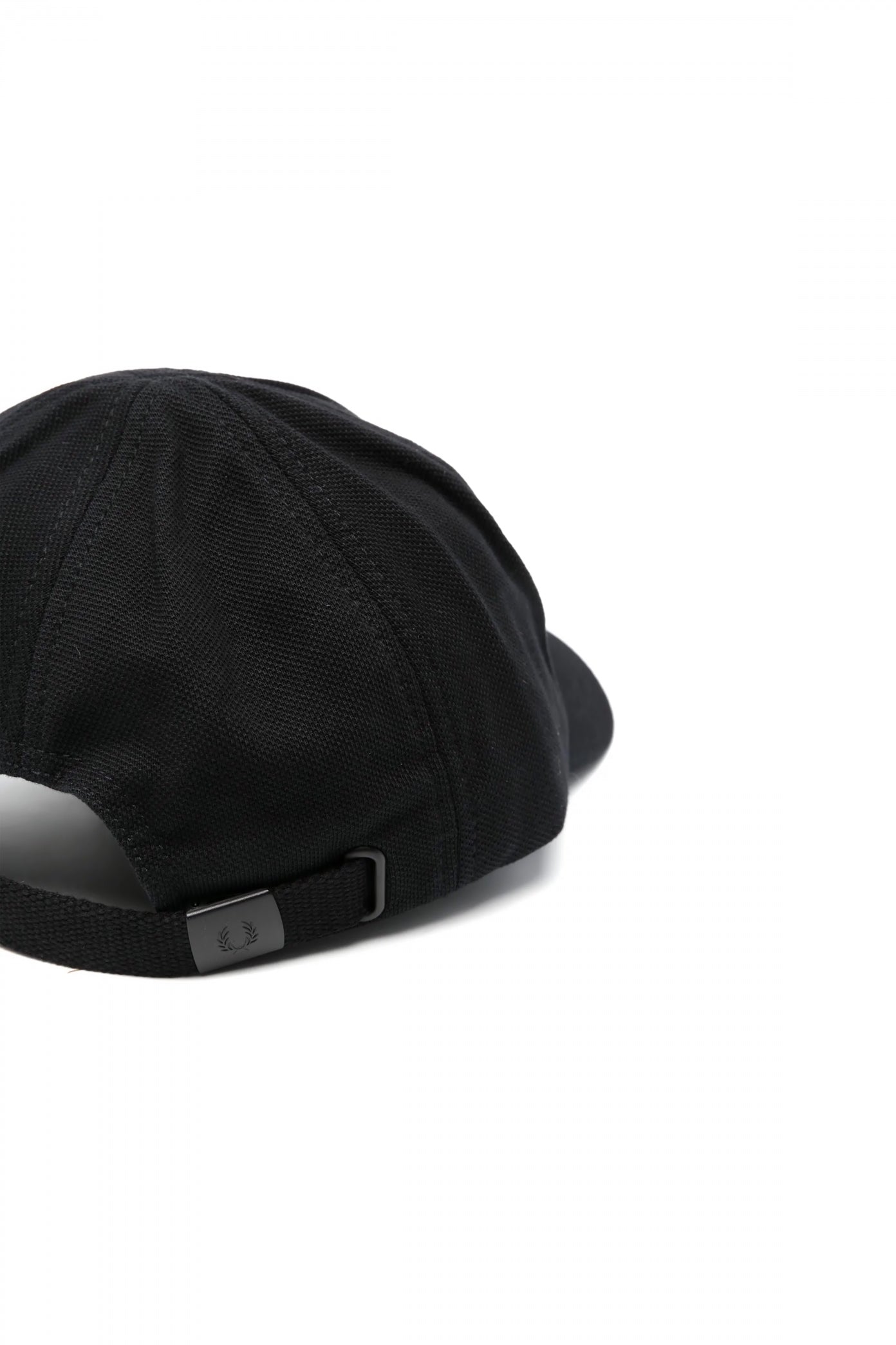 FRED PERRY PIQUE CLASSIC CAP en color NEGRO  (2)