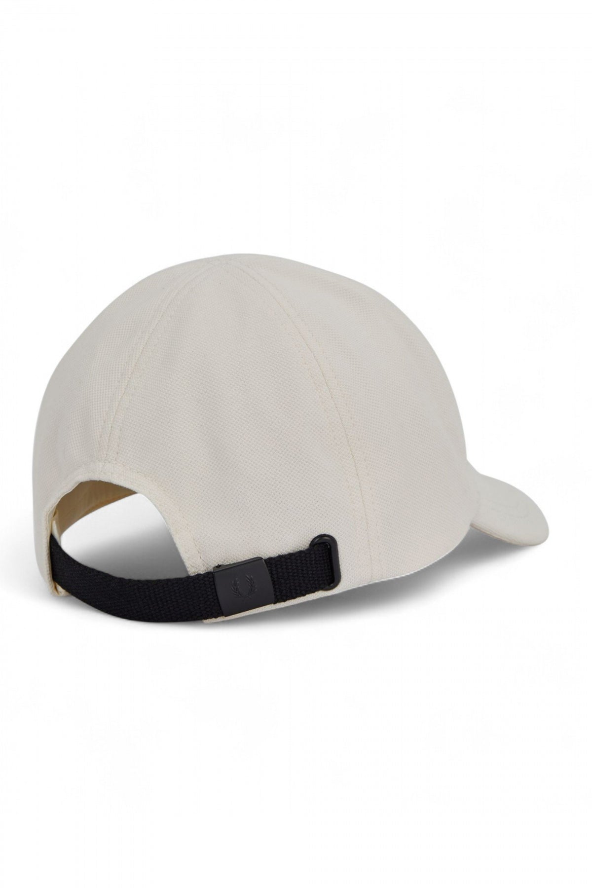 FRED PERRY PIQUE CLASSIC CAP en color BEIS  (2)