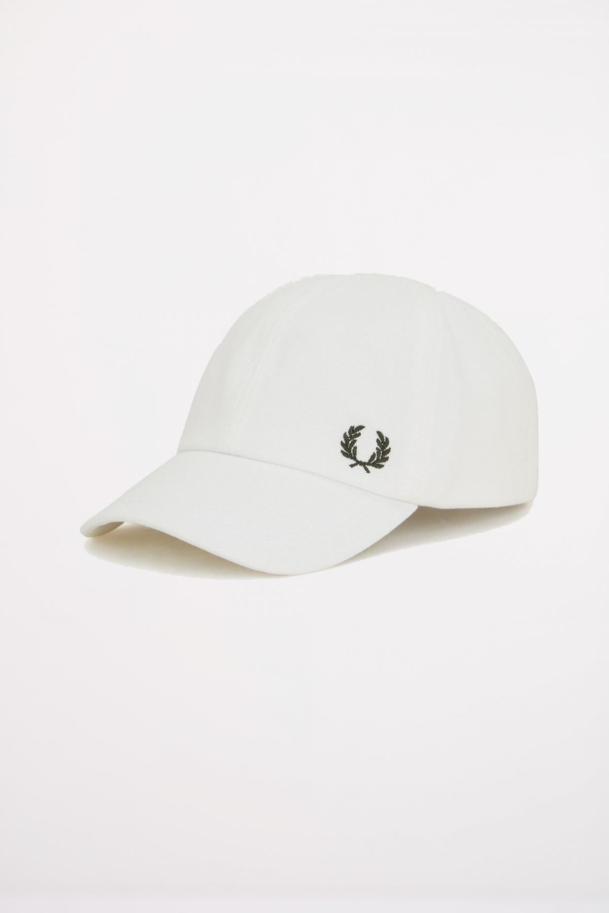 FRED PERRY  PIQUE CLASSIC CAP en color BLANCO  (1)