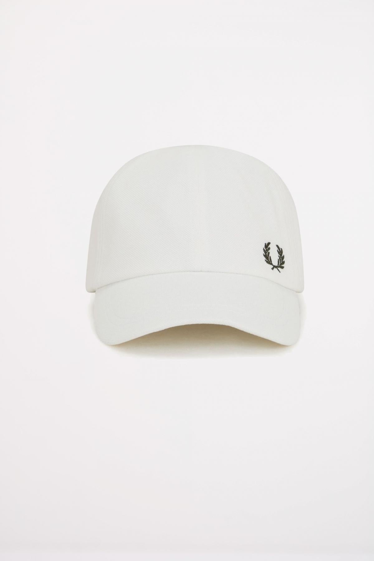 FRED PERRY  PIQUE CLASSIC CAP en color BLANCO  (3)