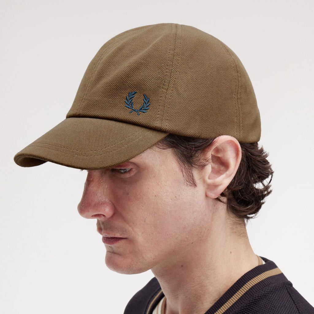 FRED PERRY PIQUE CLASSIC CAP en color MARRON  (5)