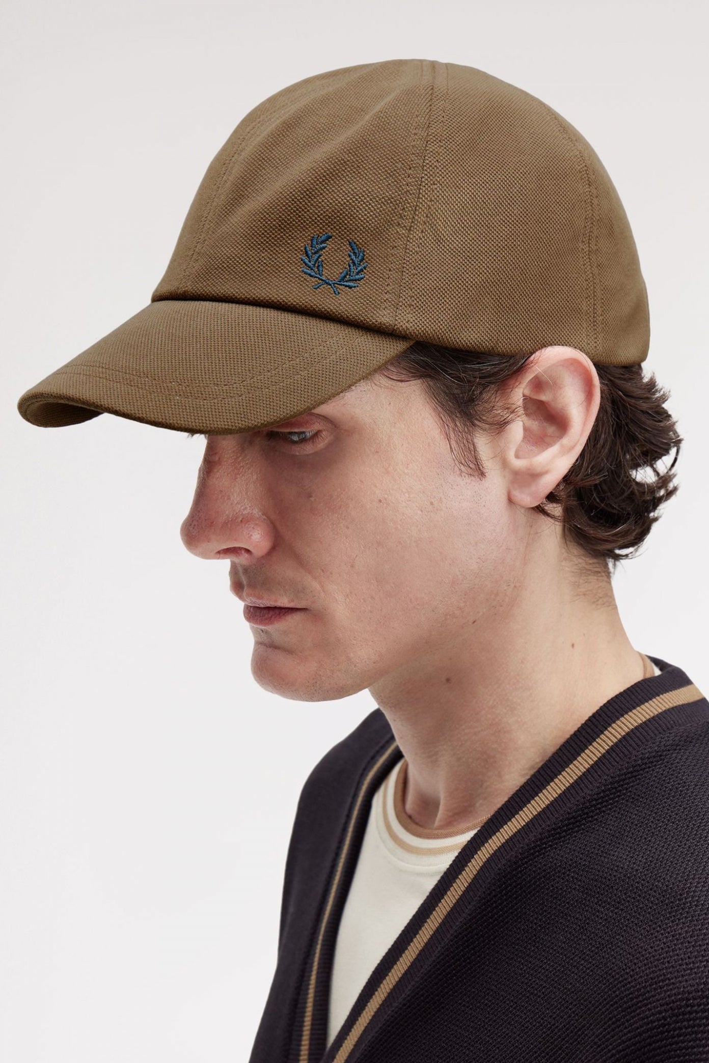 FRED PERRY PIQUE CLASSIC CAP en color MARRON  (2)