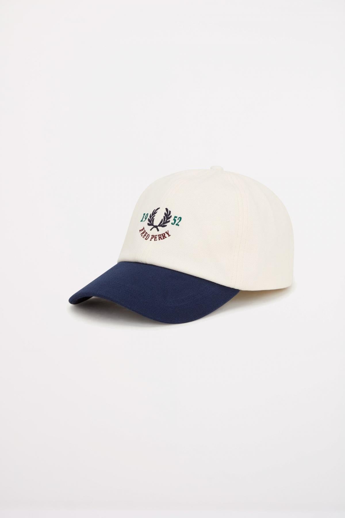 FRED PERRY GRAPHIC PIQUE CAP en color BLANCO  (1)