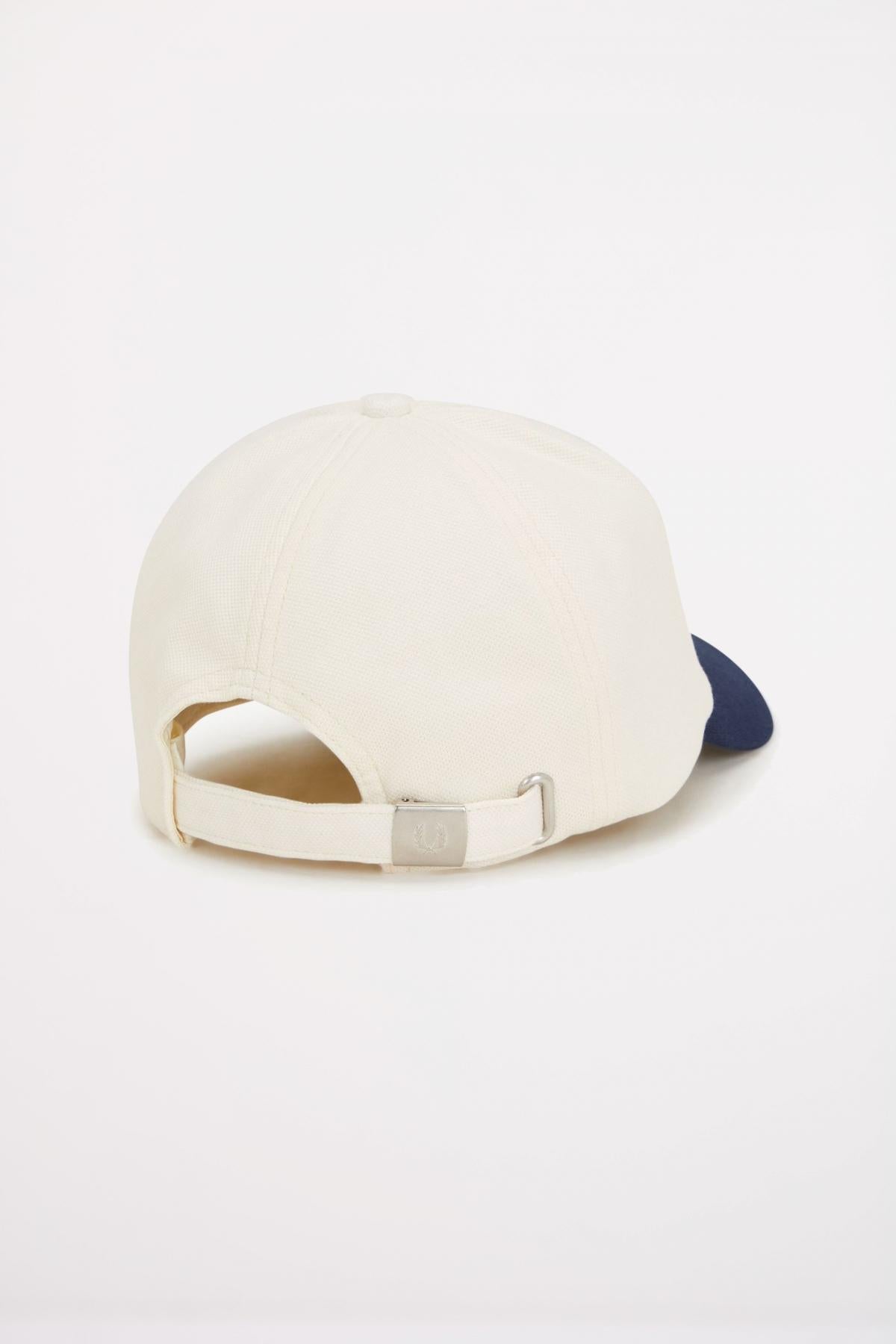FRED PERRY GRAPHIC PIQUE CAP en color BLANCO  (2)