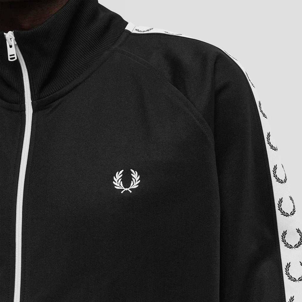 FRED PERRY TRACK JACKET en color NEGRO  (6)