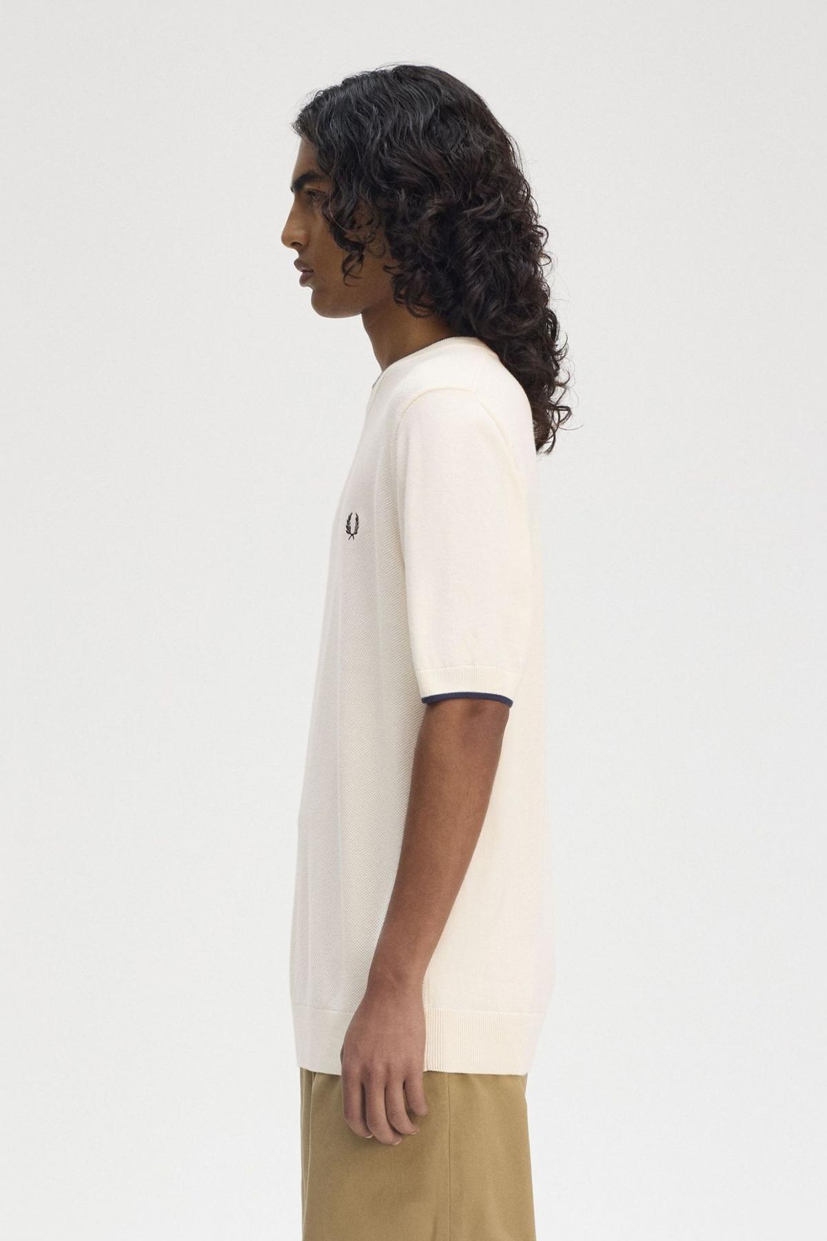 FRED PERRY TEXTURE FRONT KNITTED T-SHI en color BEIS  (3)