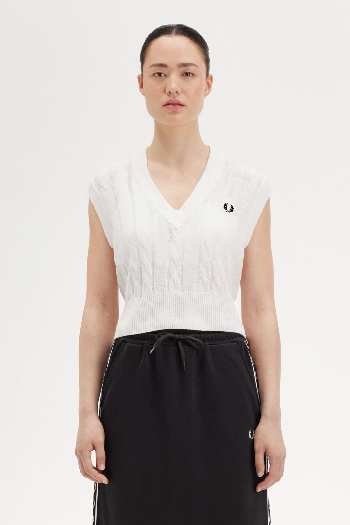 FRED PERRY CABLE KNIT TANK en color BLANCO  (1)