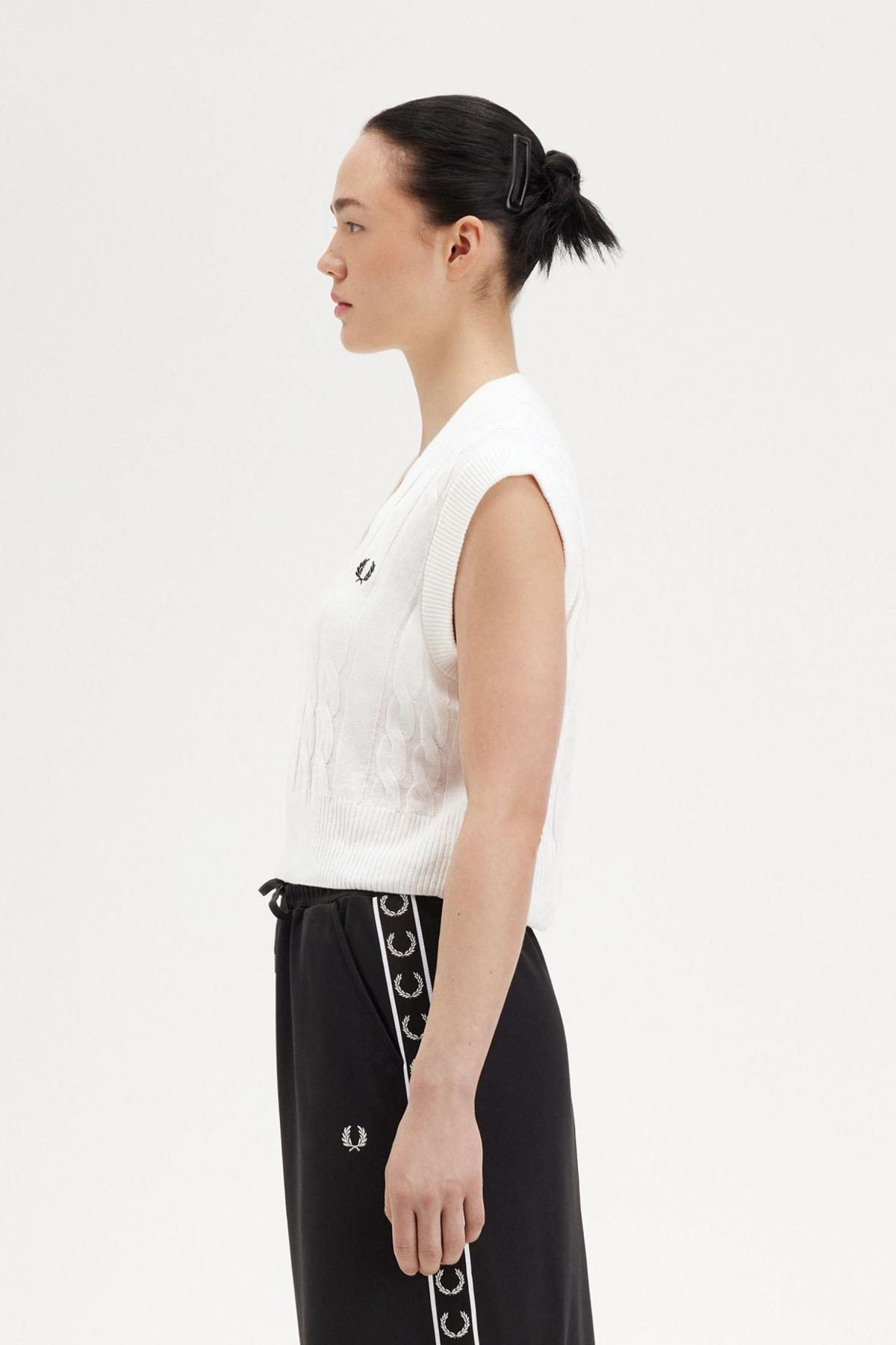 FRED PERRY CABLE KNIT TANK en color BLANCO  (4)