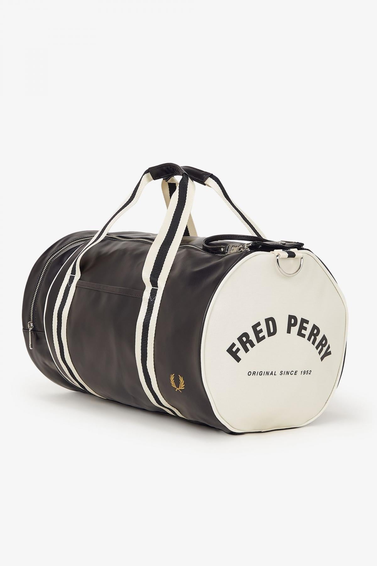 FRED PERRY CLASSIC BARREL BAG en color NEGRO  (2)