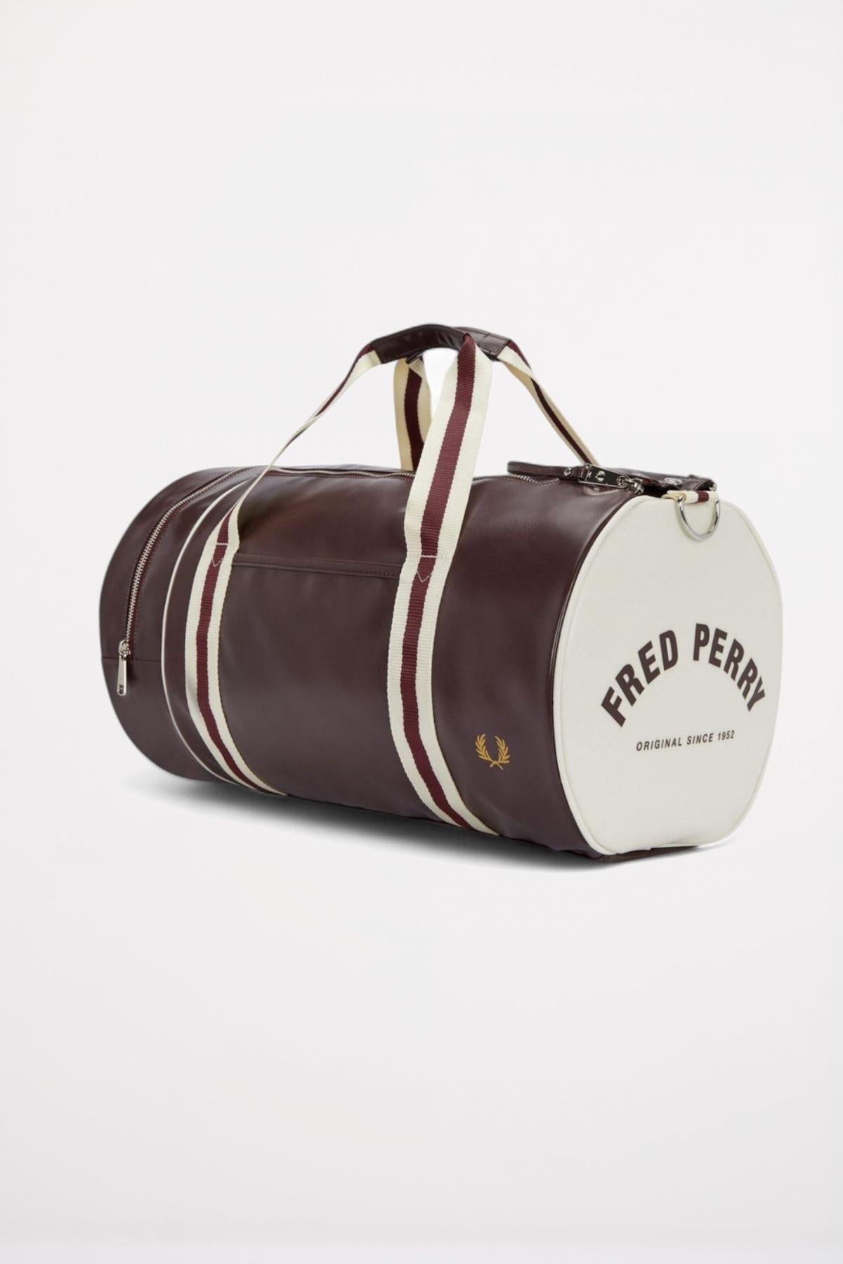 FRED PERRY CLASSIC BARREL BAG en color BURDEOS  (2)
