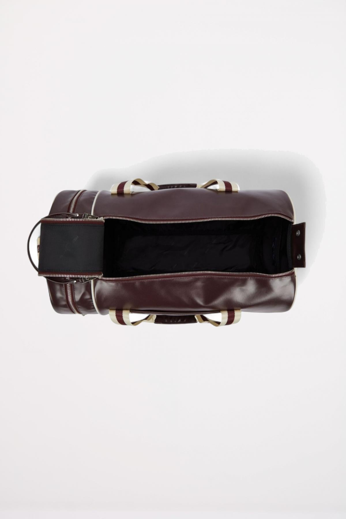 FRED PERRY CLASSIC BARREL BAG en color BURDEOS  (3)
