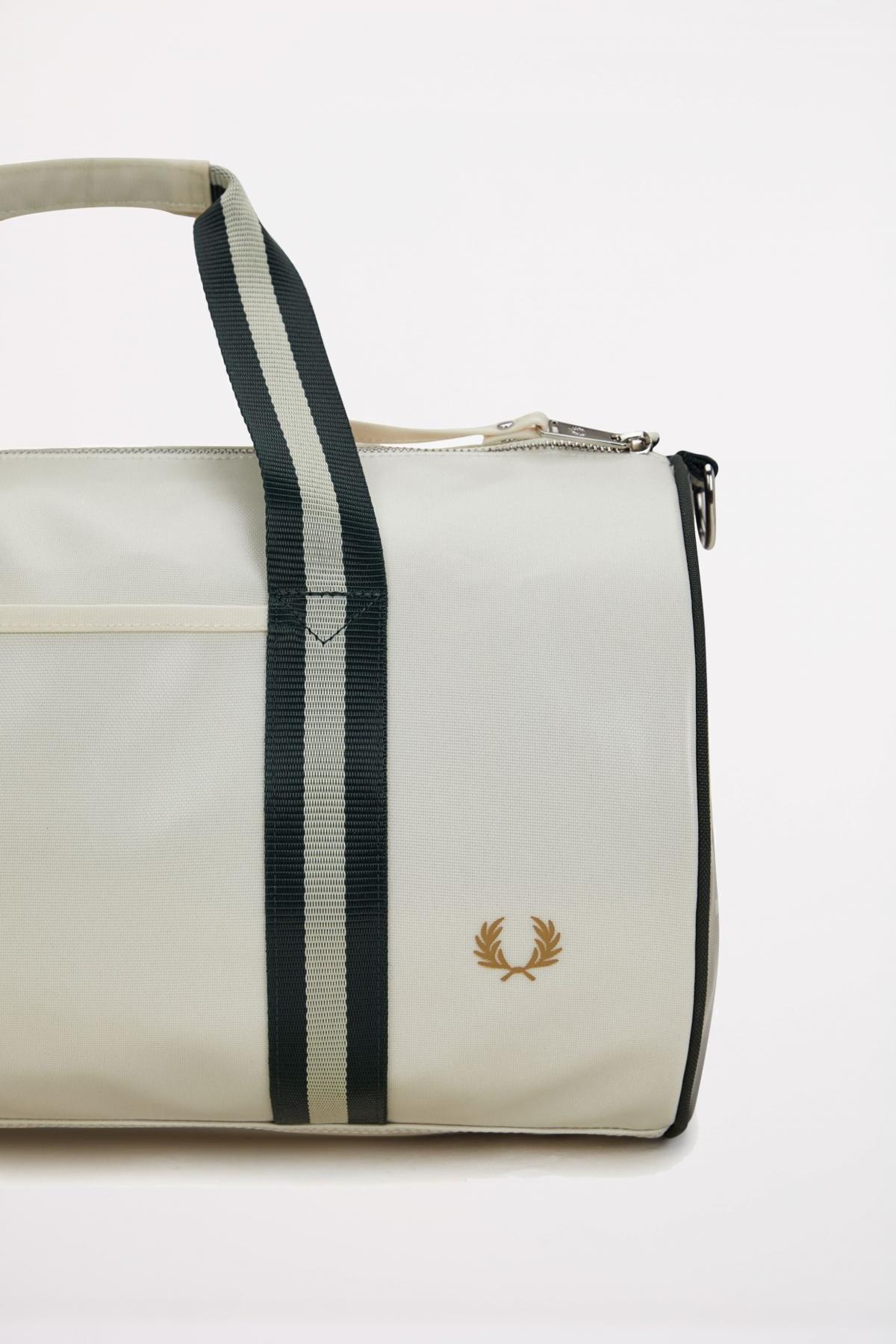 FRED PERRY CLASSIC BARREL BAG en color BLANCO  (4)