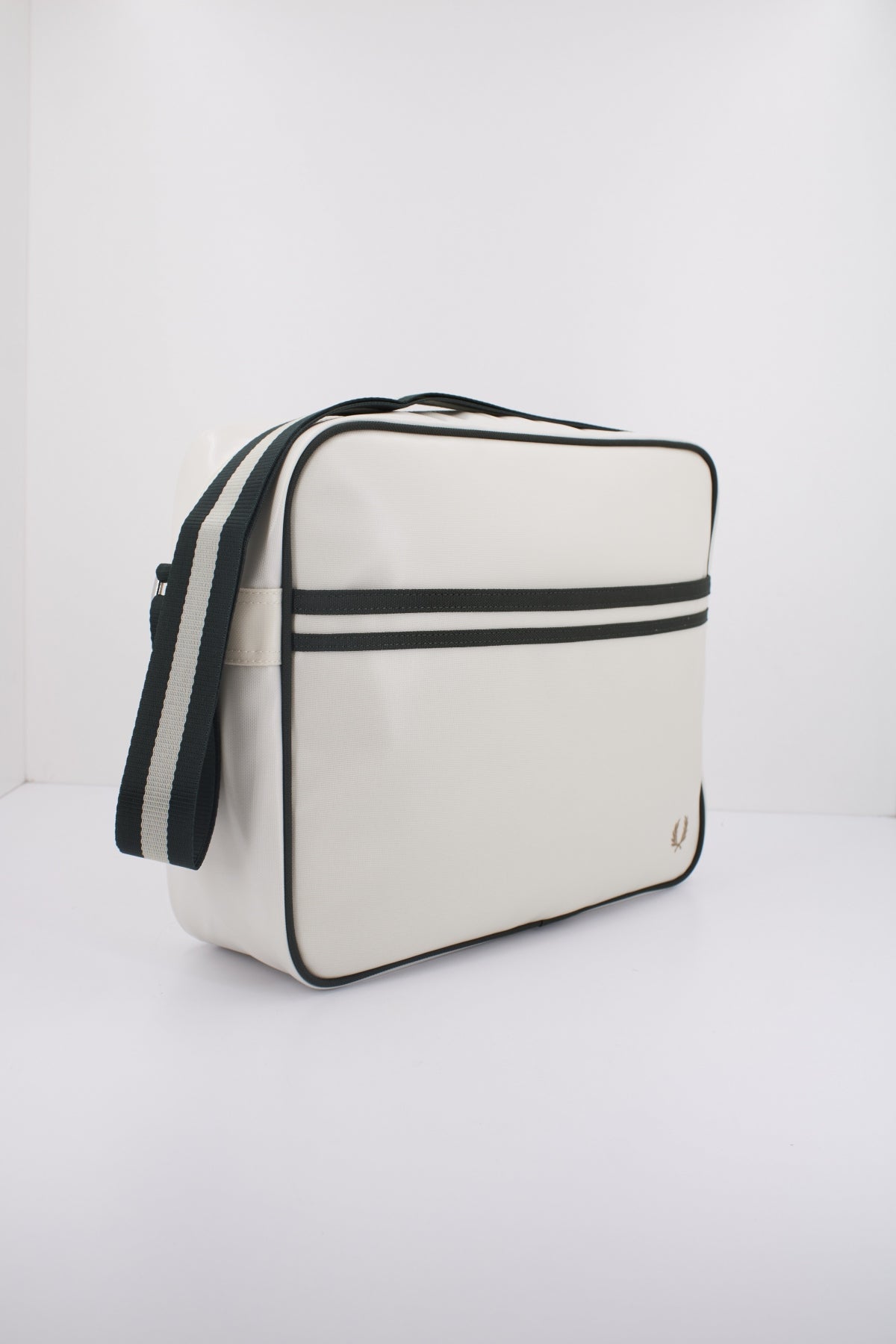 FRED PERRY CLASSIC SHOULDER BAG en color BLANCO  (2)