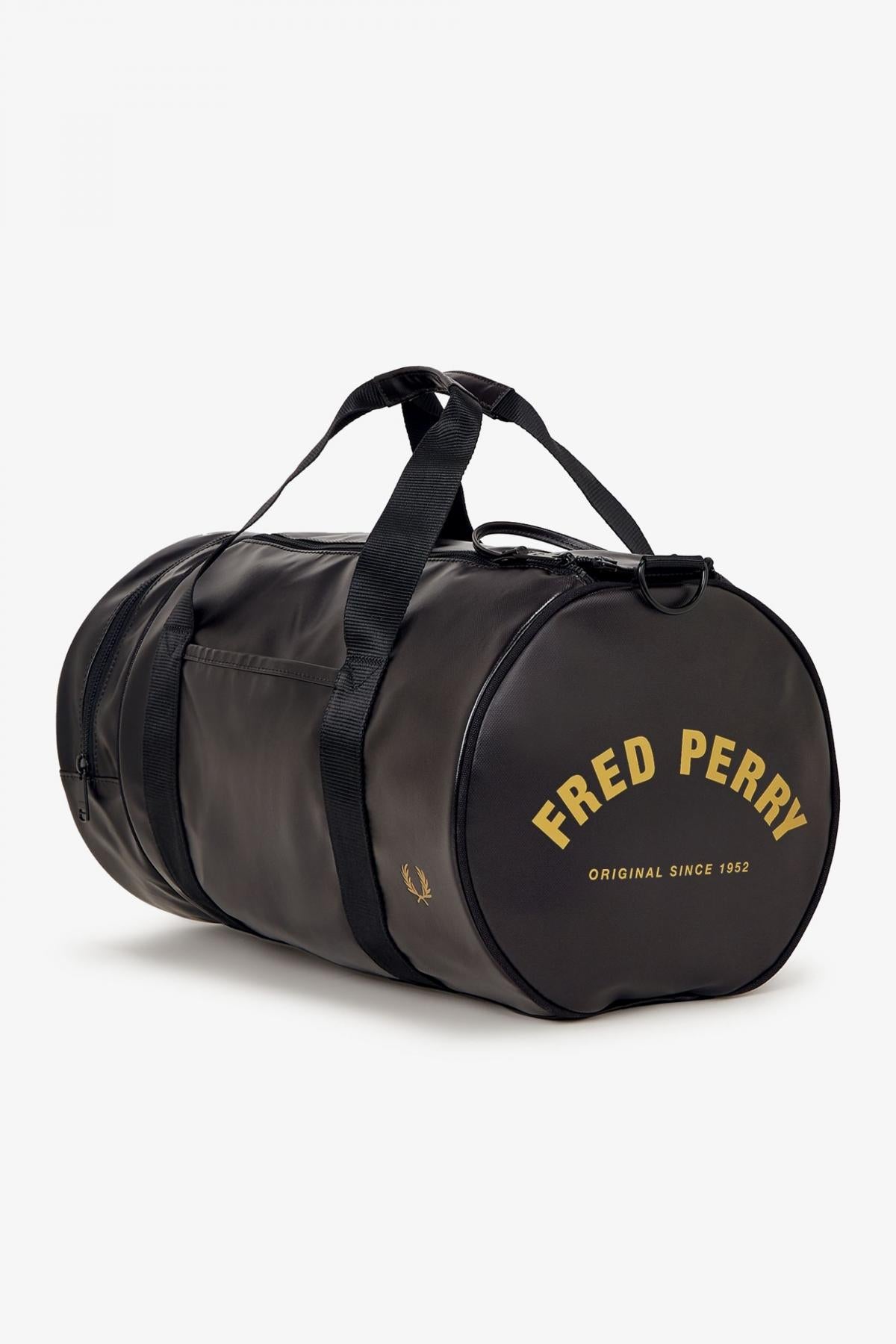 FRED PERRY TONAL LARGE BARREL BAG en color NEGRO  (2)
