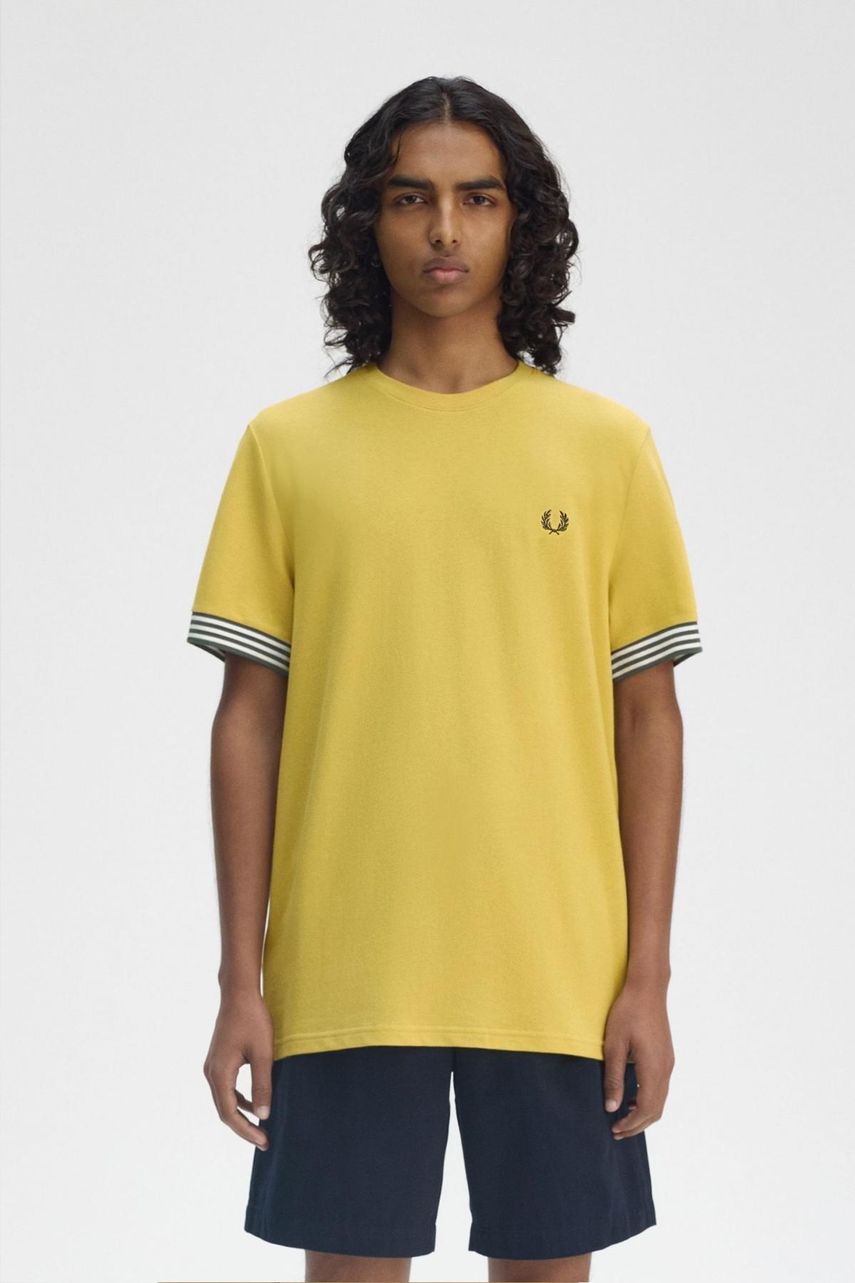 FRED PERRY STRIPED CUFF T-SHIRT en color AMARILLO  (1)