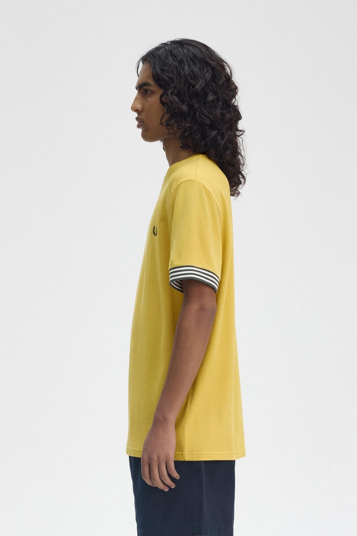 FRED PERRY STRIPED CUFF T-SHIRT en color AMARILLO  (3)
