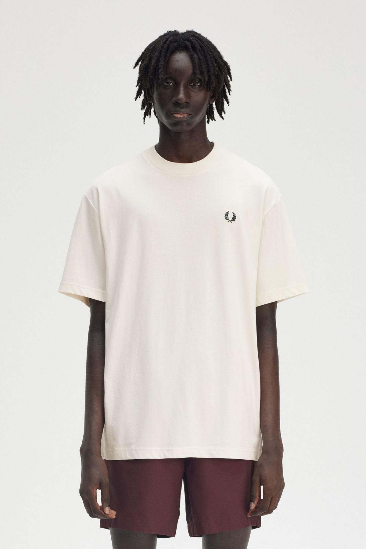 FRED PERRY EMBROIDERED CHAMPION T-SHIR en color BEIS  (1)