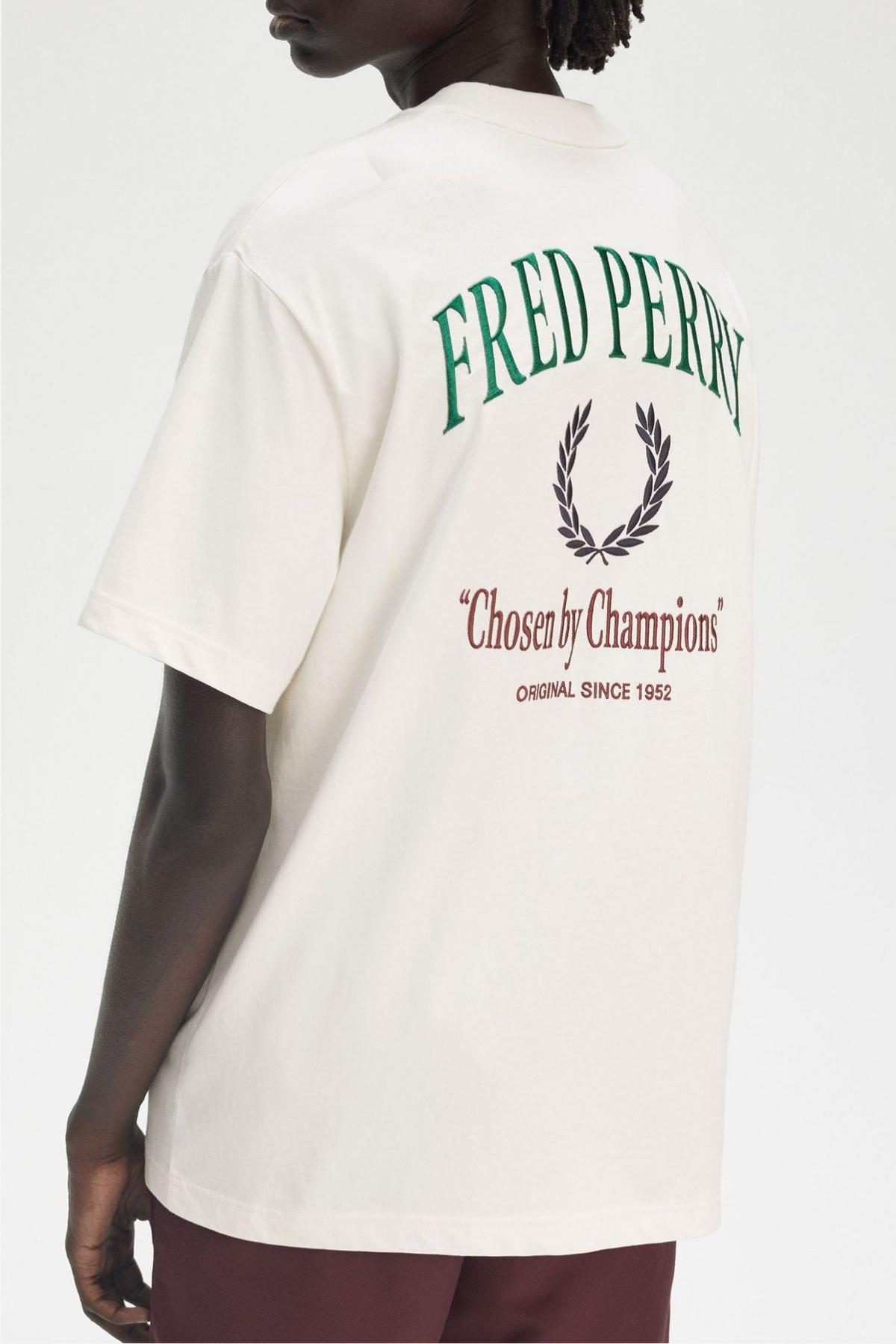 FRED PERRY EMBROIDERED CHAMPION T-SHIR en color BEIS  (3)