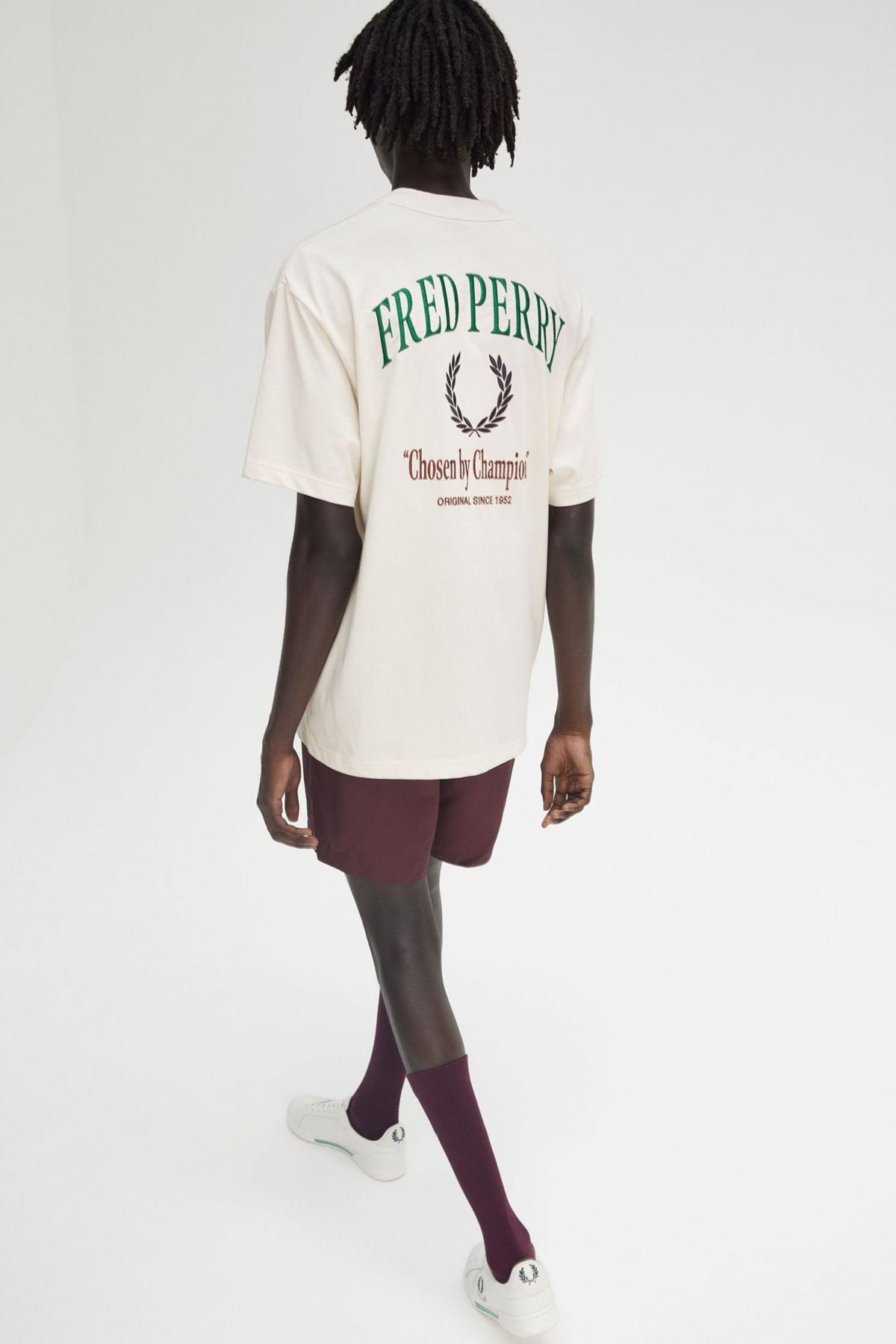 FRED PERRY EMBROIDERED CHAMPION T-SHIR en color BEIS  (4)