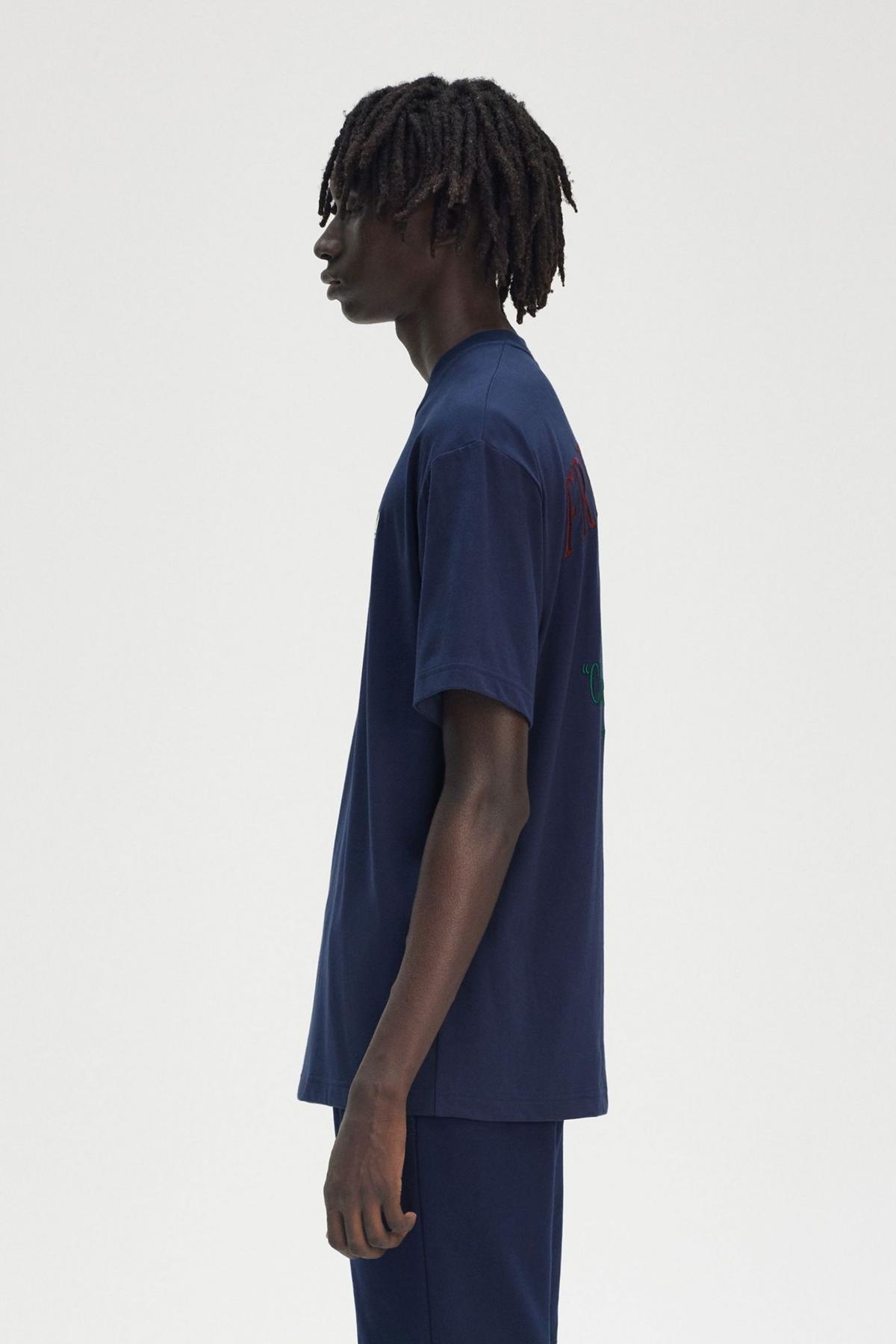 FRED PERRY EMBROIDERED CHAMPION T-SHIR en color AZUL  (3)