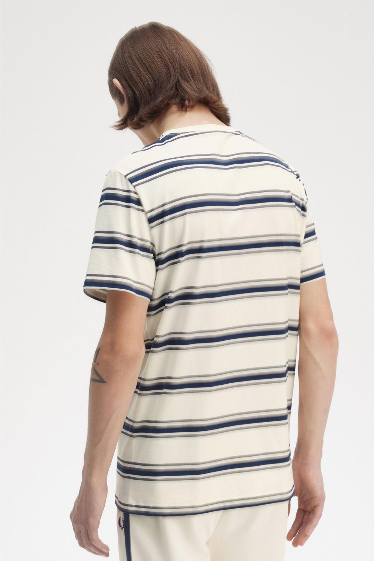 FRED PERRY FINE STRIPE T-SHIRT en color BLANCO  (3)