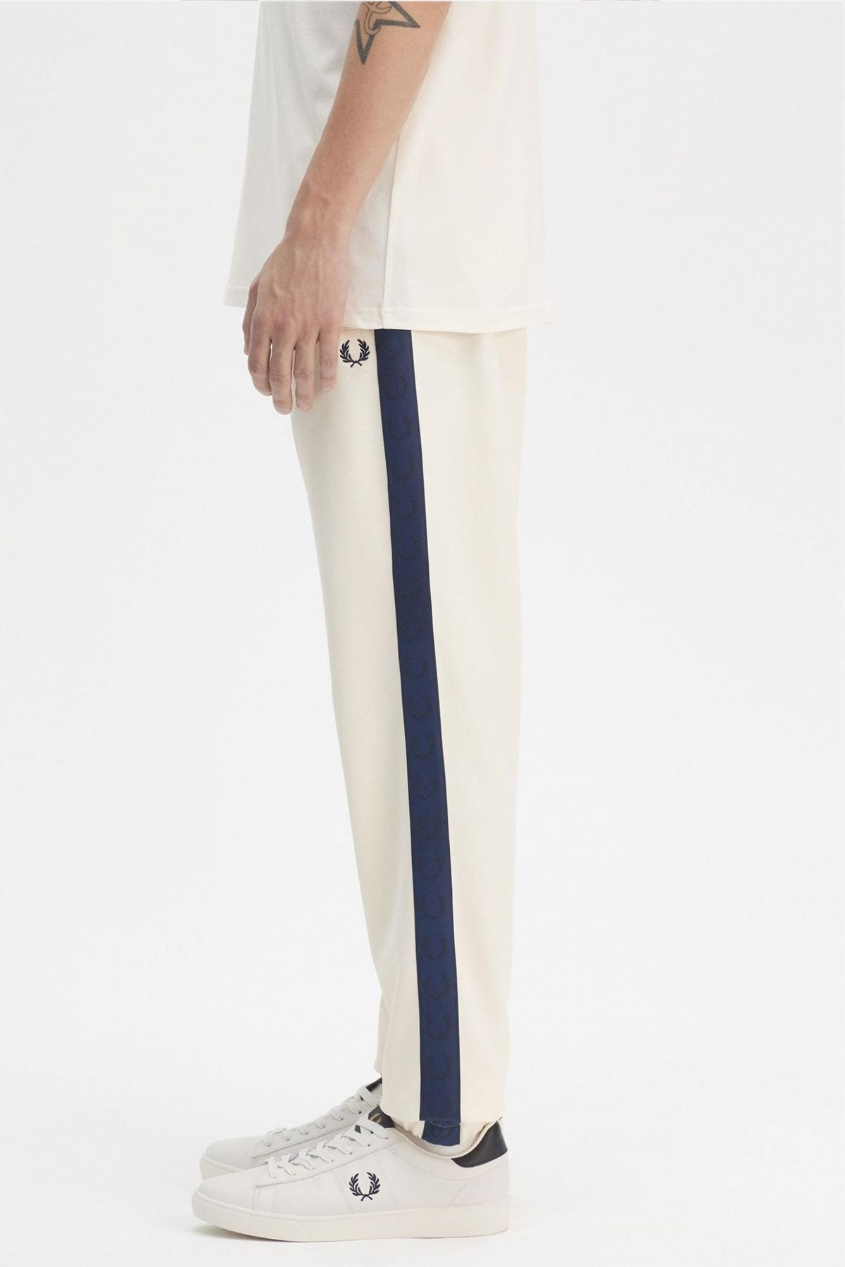 FRED PERRY CONTRAST TAPED TRACK PANT en color BEIS  (3)