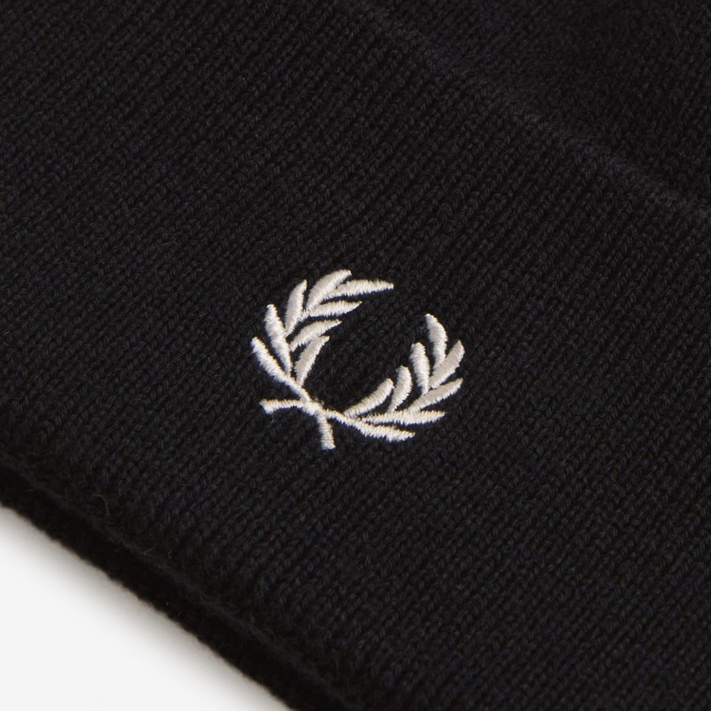 FRED PERRY  CLASSIC BEANIE  en color NEGRO  (5)