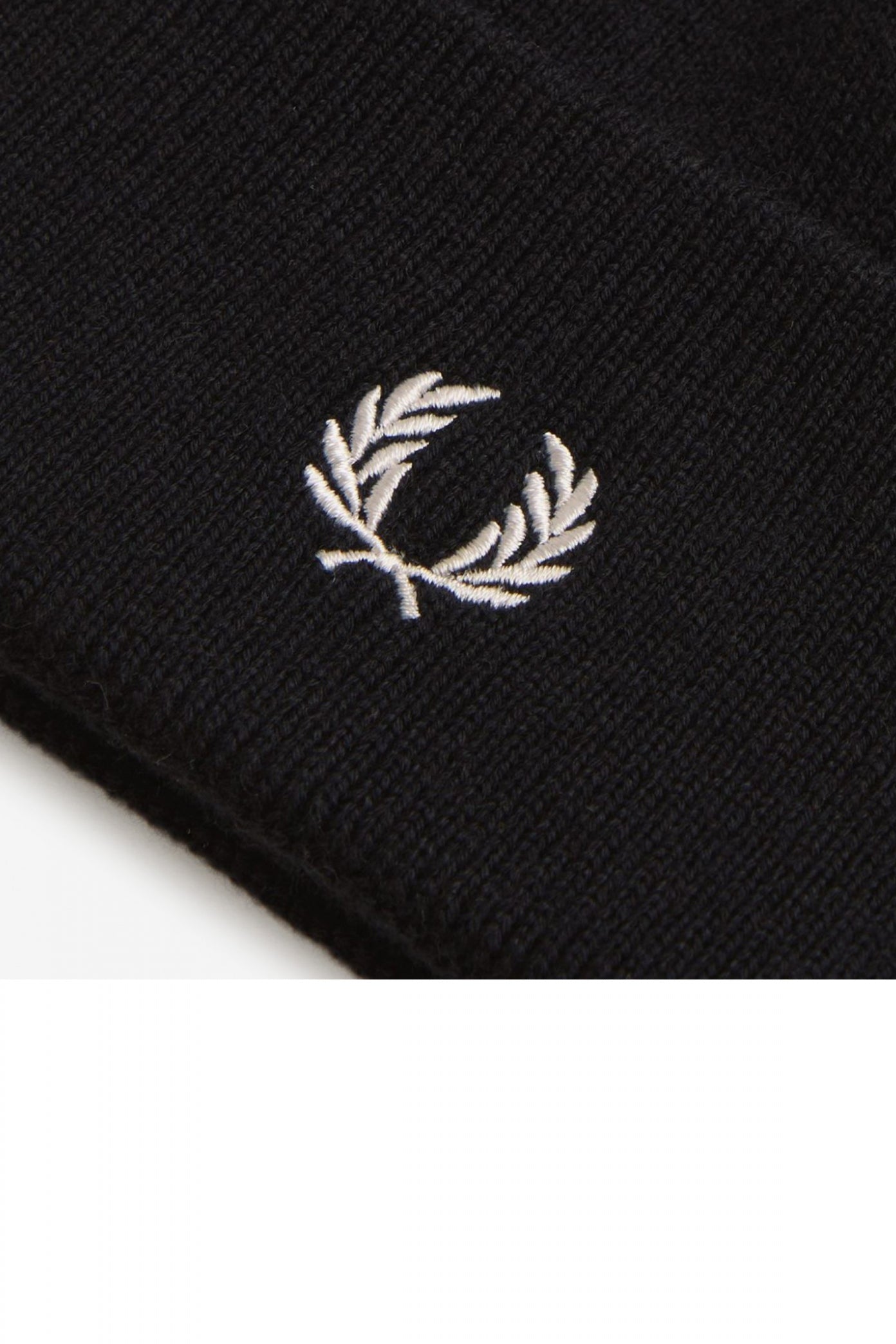 FRED PERRY  CLASSIC BEANIE  en color NEGRO  (2)