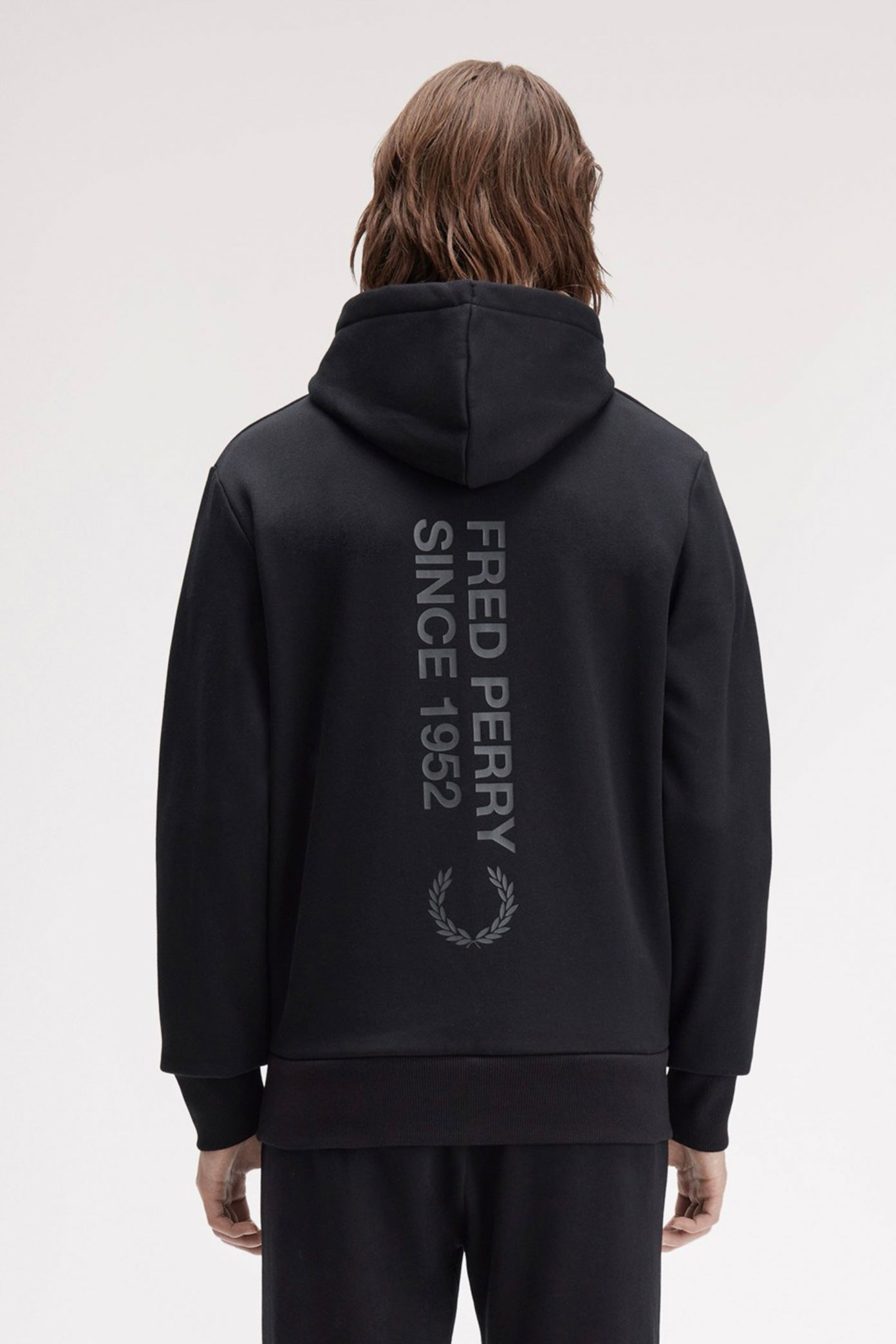 FRED PERRY BRANDING HOODED SWEATS en color NEGRO  (2)