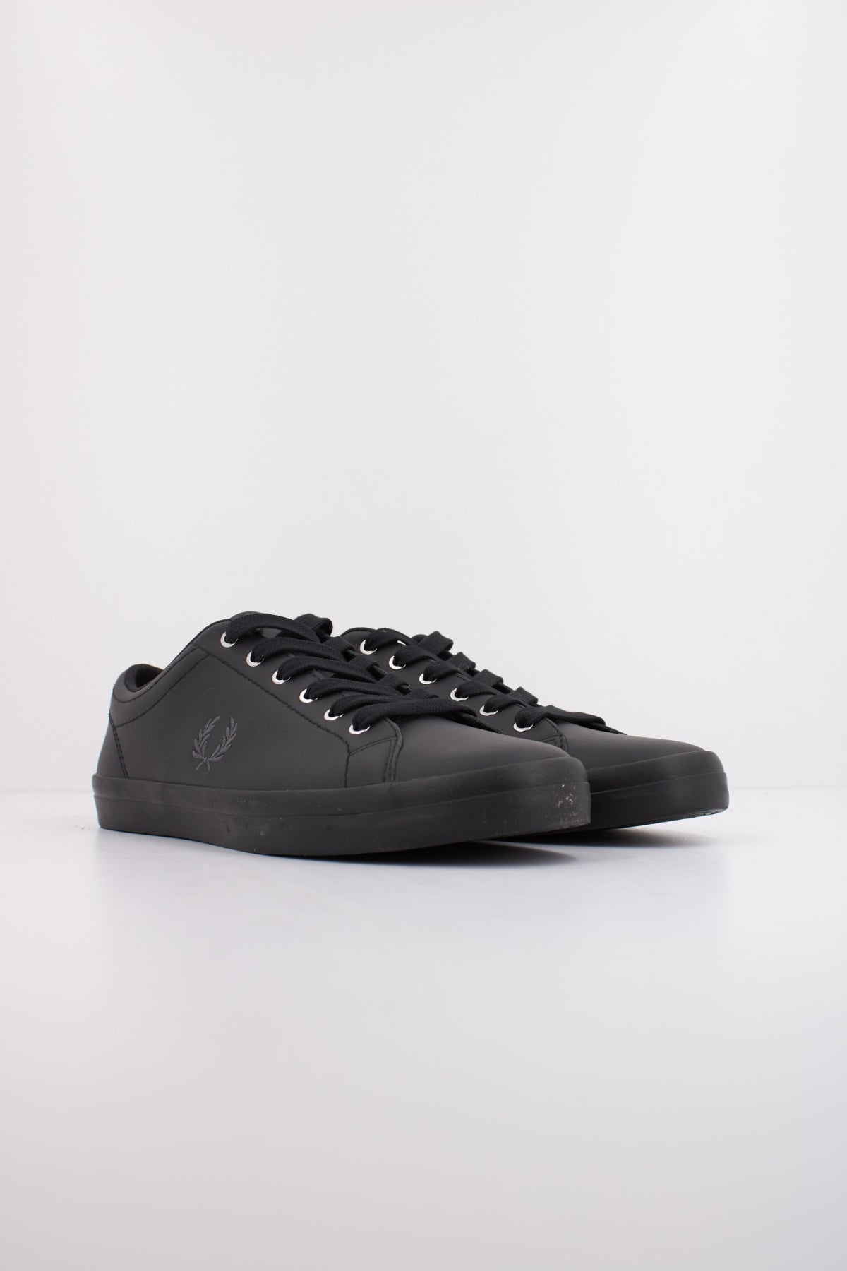 FRED PERRY BASELINE LEATHER en color NEGRO  (2)