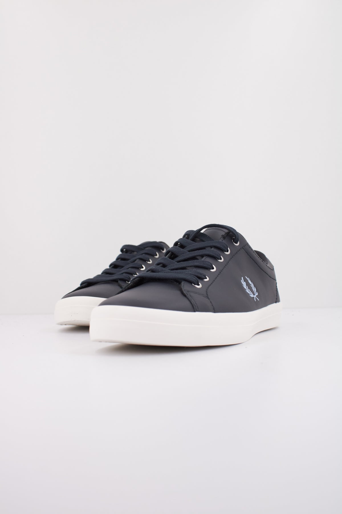 FRED PERRY BASELINE LEATHER en color AZUL  (2)