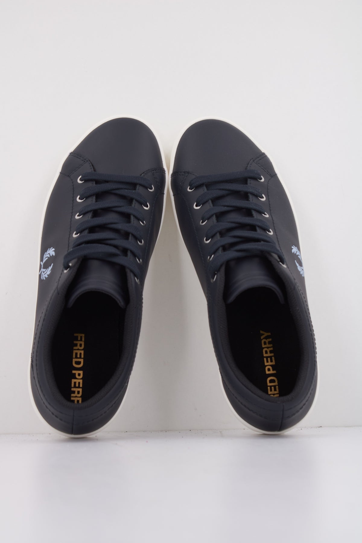 FRED PERRY BASELINE LEATHER en color AZUL  (3)