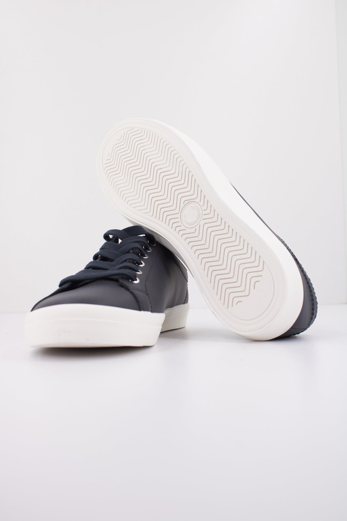FRED PERRY BASELINE LEATHER en color AZUL  (5)